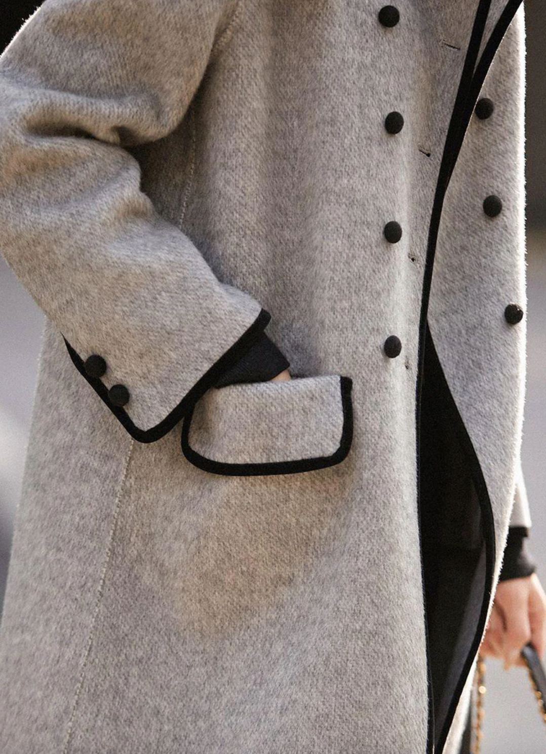 Long Women's Jacket – Cozy Design with Front Pockets for Winter 2