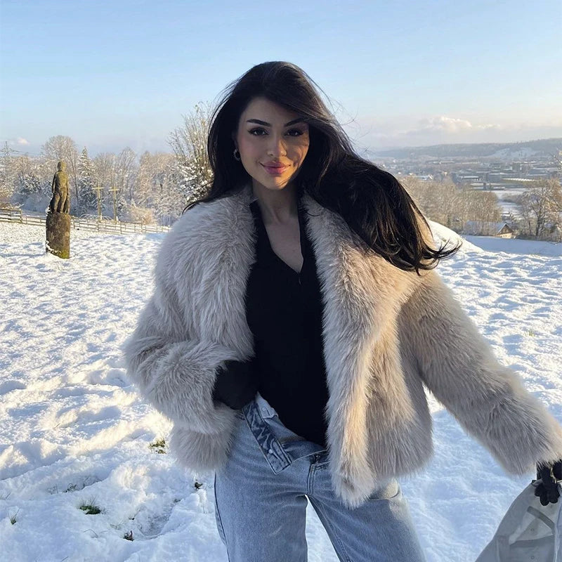Women's Faux Fur Winter Coat – Elegant Oversized Collar Design 1