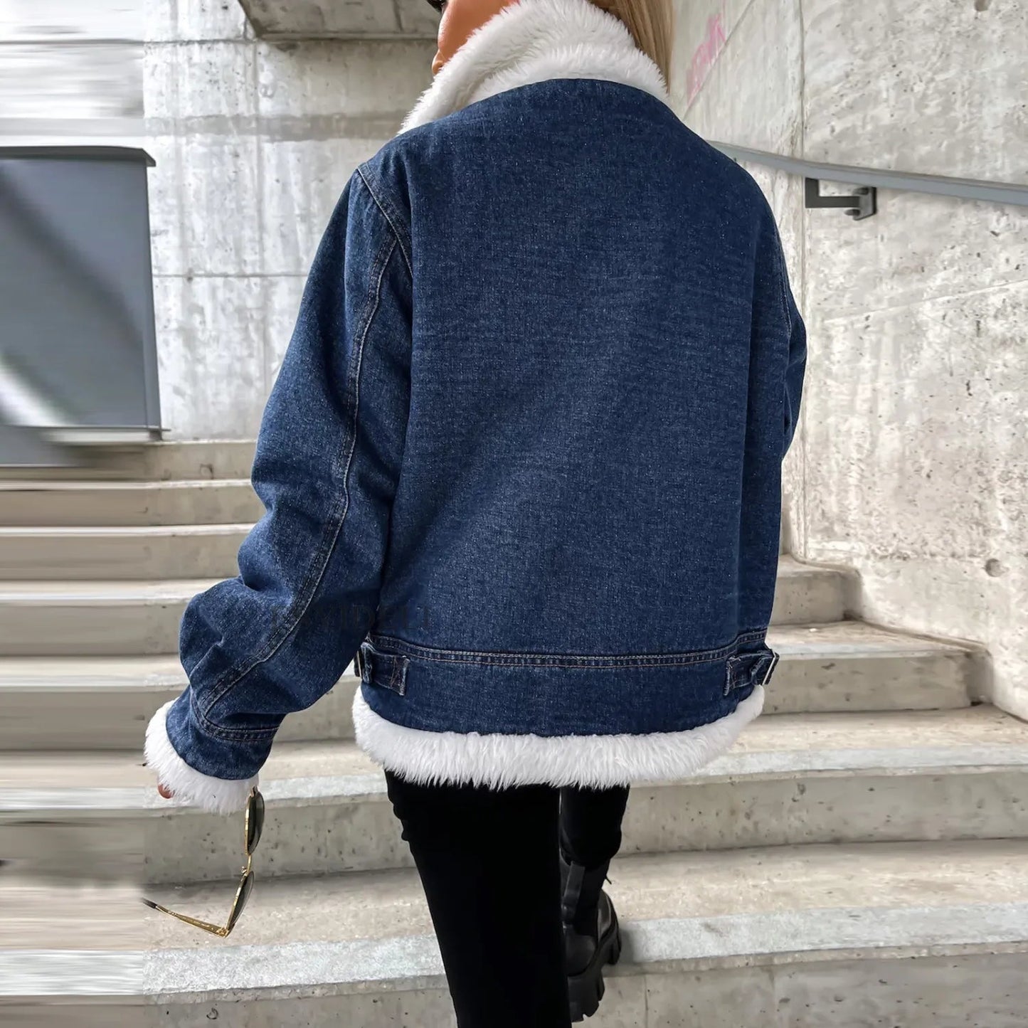 Women's Fleece Jacket – Cozy Warmth for Winter Outings 2