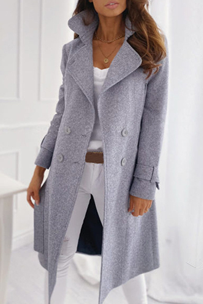 Chic Trench Coat – Timeless Style with Button Closure 4