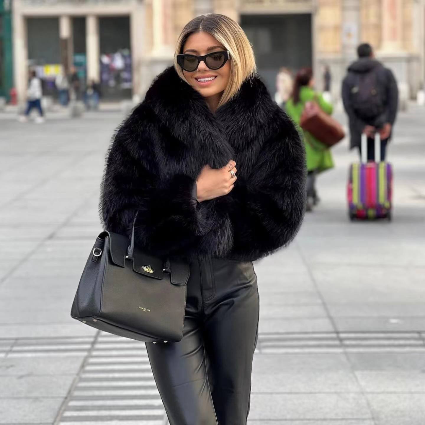 Women's Fox Fur Jacket – Chic Street Style for Winter Elegance 1