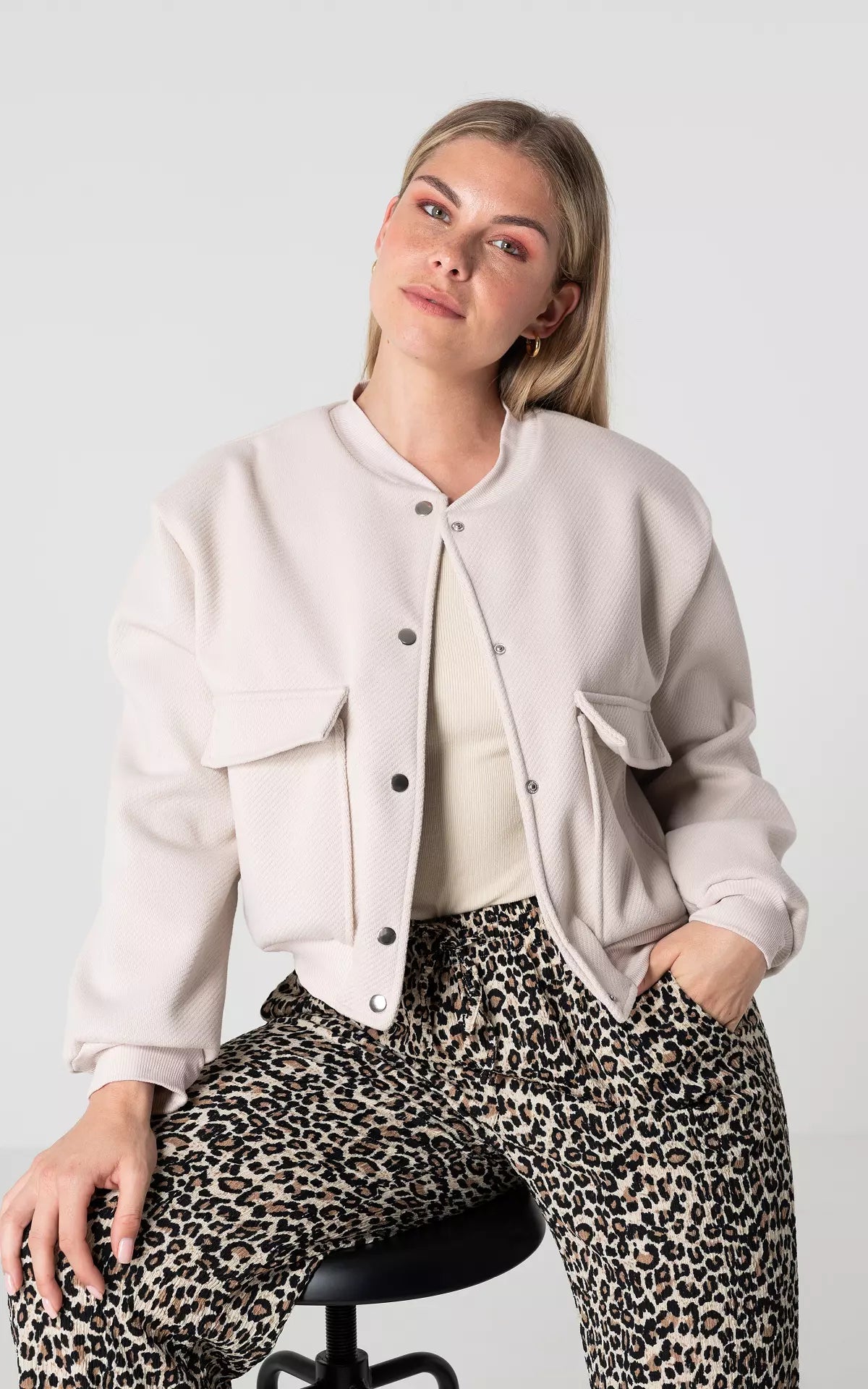 Women's Luxury Bomber Jacket – Cozy Style for Everyday Wear 1