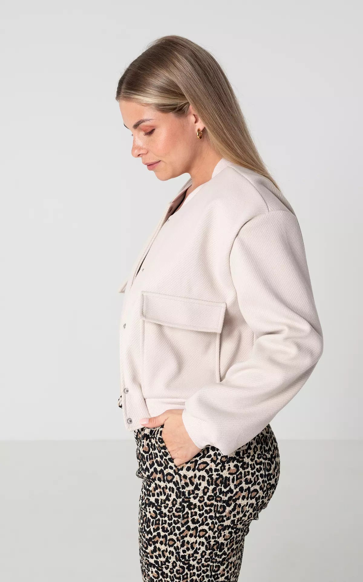 Women's Luxury Bomber Jacket – Cozy Style for Everyday Wear 5
